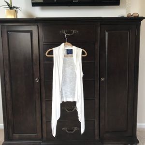 Sleeveless cardigan long in front short in back
